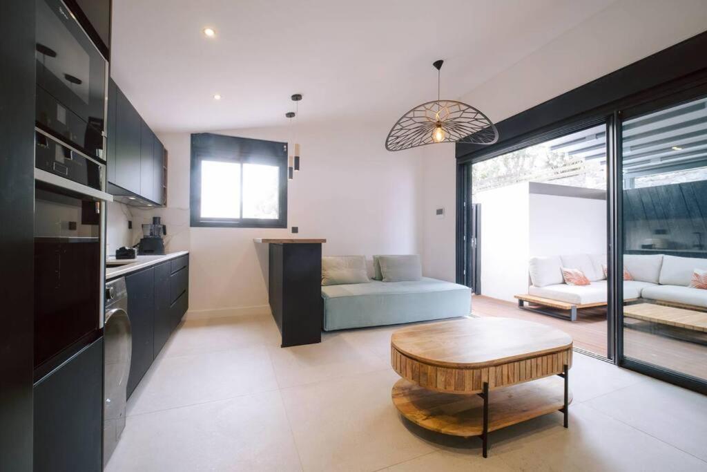 Summer Cosy - Villa Classee 4 Etoiles - 2 Suites Avec Piscine Chauffee Et Jacuzzi Integre Idealement Situee Chemin Summer Saint-Gilles Les Bains Exterior photo