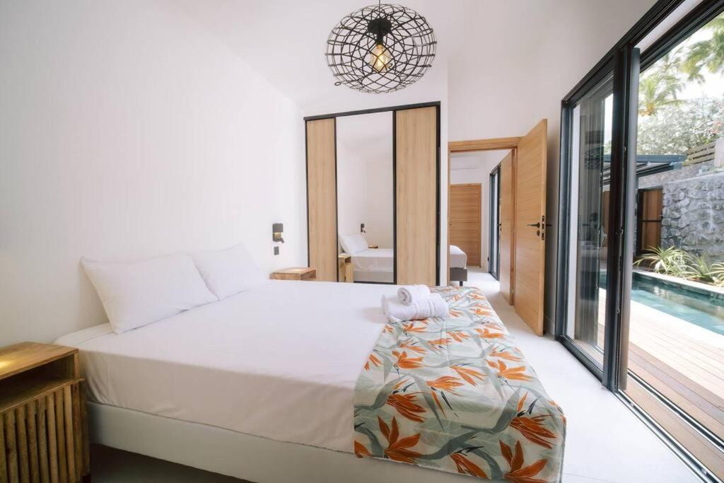 Summer Cosy - Villa Classee 4 Etoiles - 2 Suites Avec Piscine Chauffee Et Jacuzzi Integre Idealement Situee Chemin Summer Saint-Gilles Les Bains Exterior photo