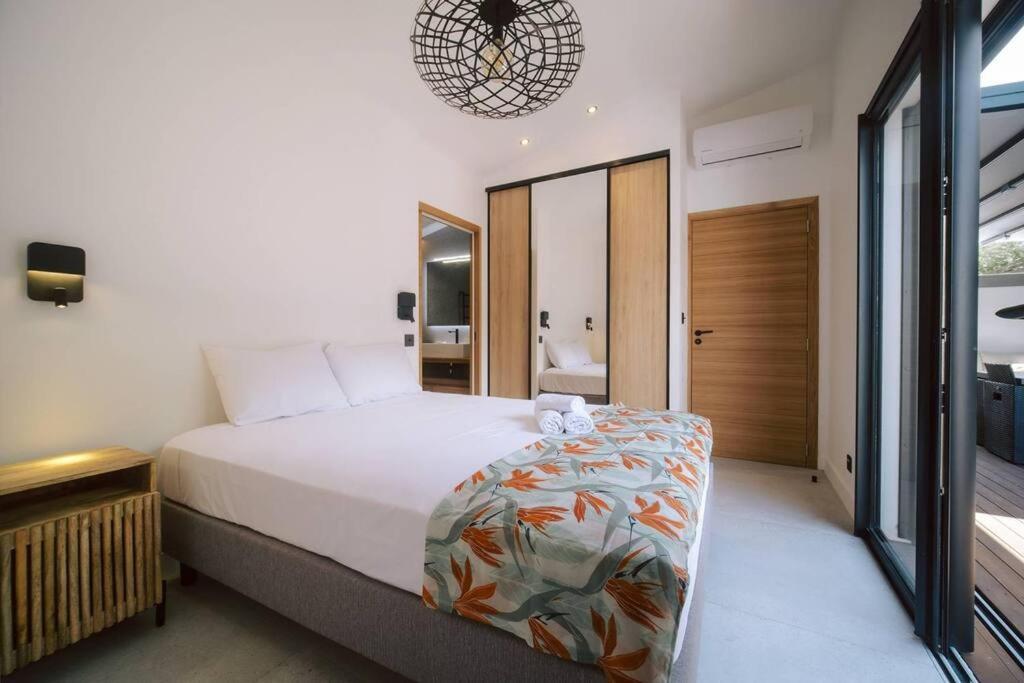 Summer Cosy - Villa Classee 4 Etoiles - 2 Suites Avec Piscine Chauffee Et Jacuzzi Integre Idealement Situee Chemin Summer Saint-Gilles Les Bains Exterior photo